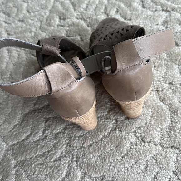 Marc Fisher Wedges Women’s Size 7.5 - Picture 4 of 6